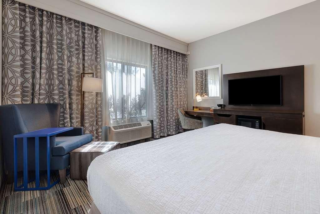Hampton Inn & Suites Tulare Room photo